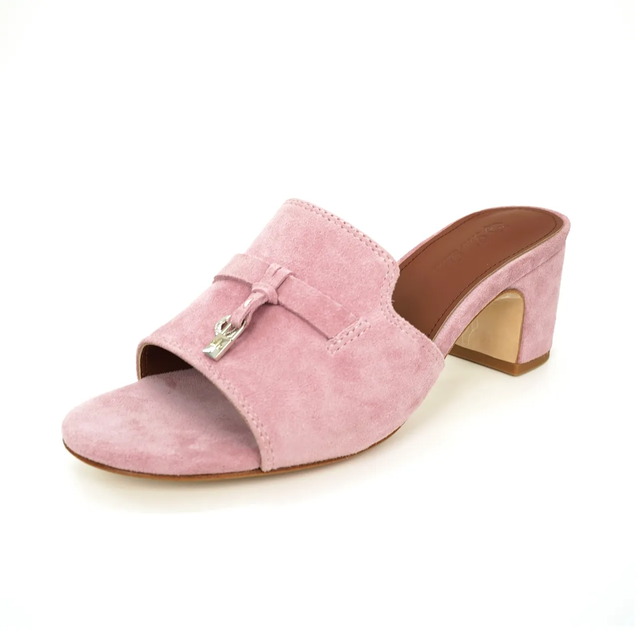 👟👟Ex-factory price 440👟👟 Genuine leather sole +30 suede sheepskin slippers with a strap decorated with Loro Piana My Charms charms and decorated with tone-on-tone stitching. Sophisticated and feminine, it pairs well with both city and resort looks. For those looking for an elegant upgrade, the summer glamor slipper is known for its slim open-back silhouette. size: 35-44 (custom-made sizes 43 and 44 are non-returnable) Upper: imported suede sheep leather (sheep), cowhide ostrich pattern, cowhide snake pattern Lining: imported high-grade mixed sheep silk Heel height: 5.5CM